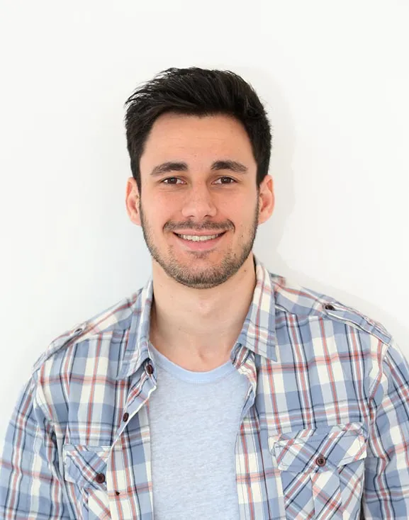 Perfectly Flawed: Why Viewers Are Choosing Real Humans Over Flawless AI in Their Feeds